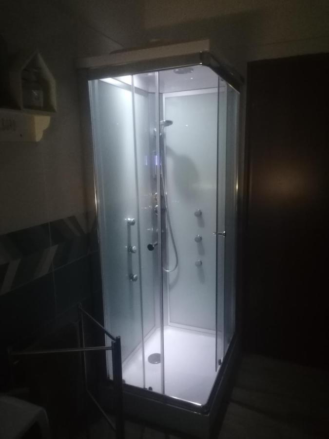 Emmanueli65 Fronte Clinica Per 5 Matrimoniale 2 Singoli 1 Divano Letto Пьяченца Экстерьер фото