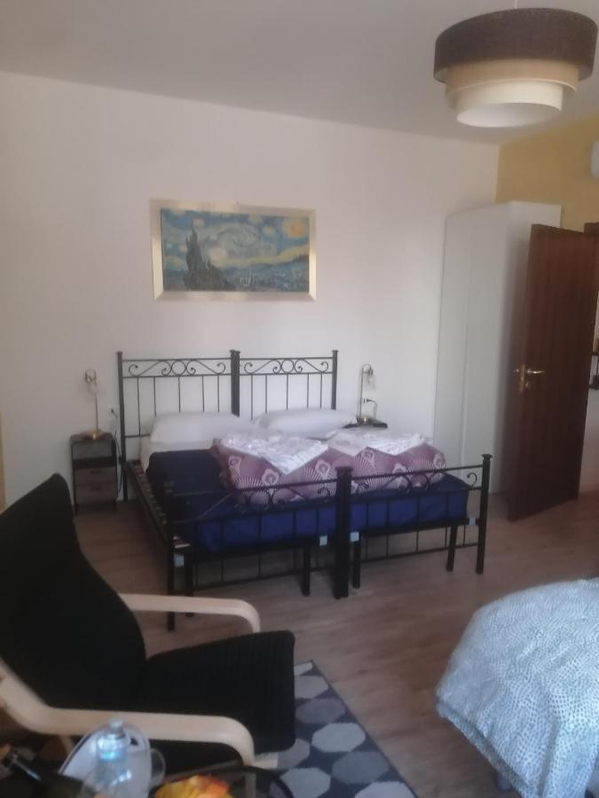 Emmanueli65 Fronte Clinica Per 5 Matrimoniale 2 Singoli 1 Divano Letto Пьяченца Экстерьер фото
